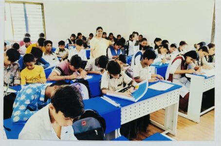 शिक्षक साधारण नही हो सकता